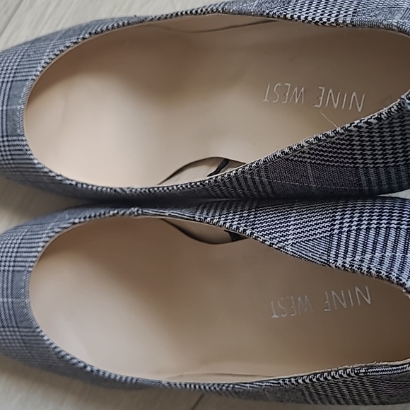 Black and White Plaid Pointed Toe Pumps - Picture 6 of 6